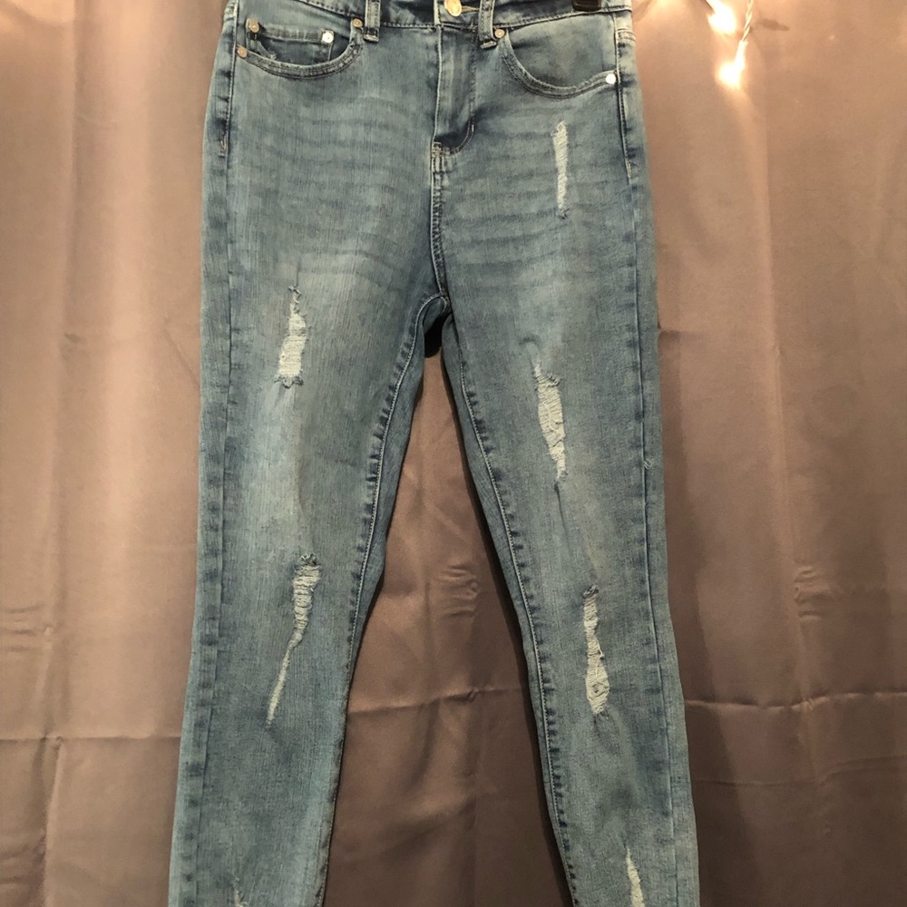 These ripped skinny jeans are a size 5 and made by the brand Indigo Rein.